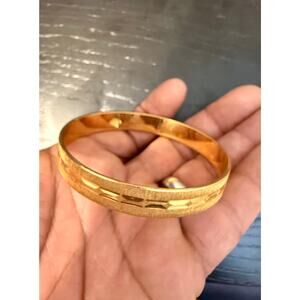 Vintage Signed Monet Gold Tone Zig Zag Textured Bangle Bracelet 7.75”